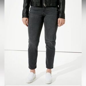 American Eagle Curvy Mom Jeans Stretch Long in Washed Black NWT